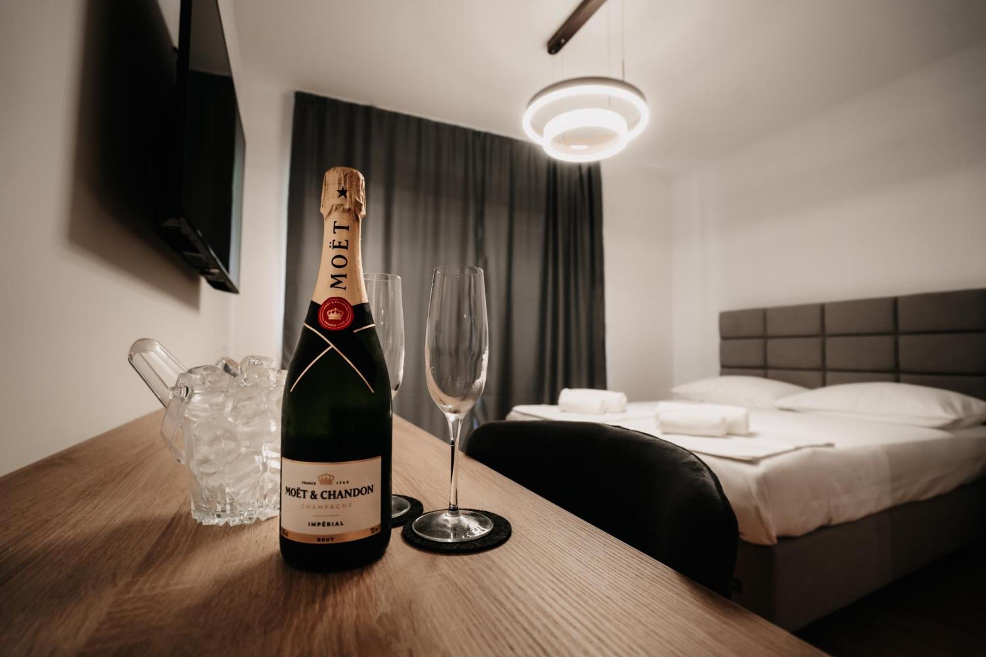 モスタルToro Hospitalityアパートメント エクステリア 写真